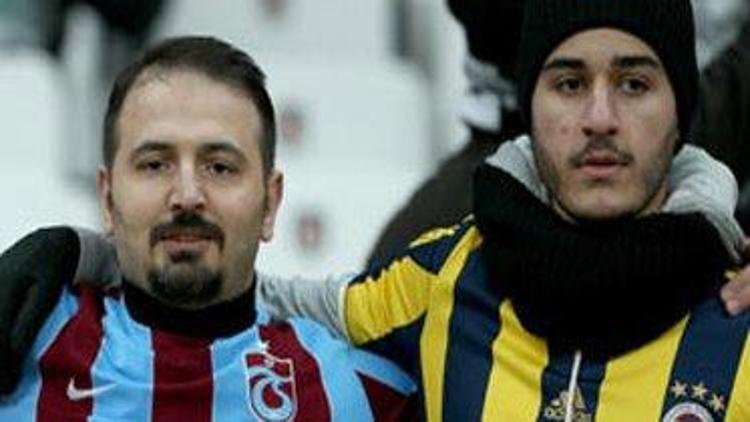 Trabzonsporlu taraftarlar Fenerbahçe kaybetmez diyor Dev maçın heyecanını misliyle yaşa...