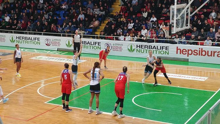 İzmit Belediyespor 69-61 BOTAŞ