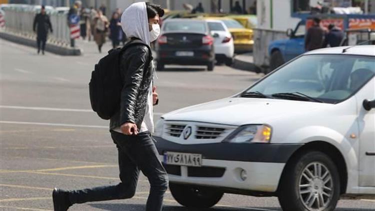 İran’ın 12 eyaletinde koronavirüs nedeniyle eğitime ara verildi