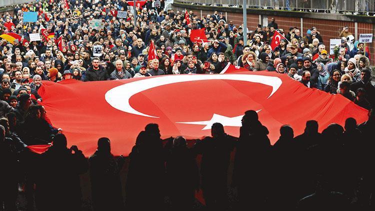 Hanau’da 20 bin Türk’ten ortak çağrı: Irkçıları durdurun