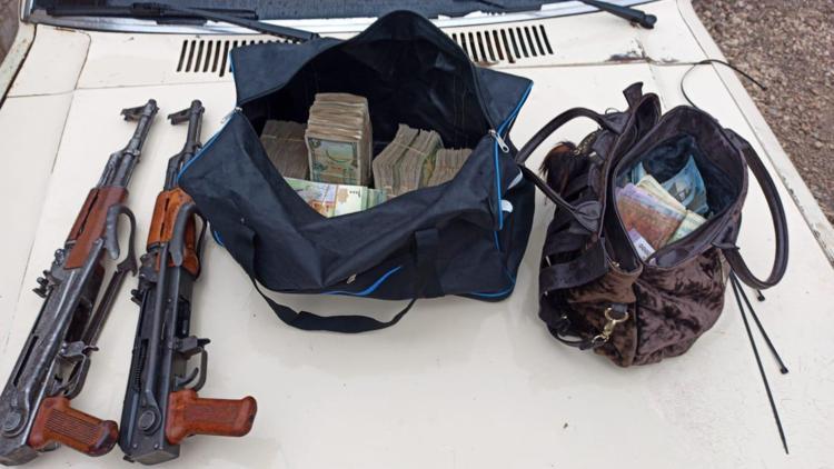 Son dakika haberi: Tel Abyad’da eylem hazırlığındaki 5 terörist yakalandı Tüfek ve para dolu çanta...