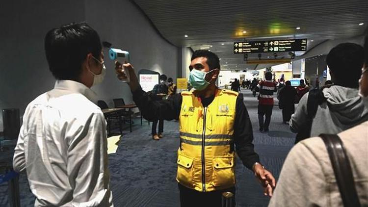 Endonezyadaki Çinli turistler, koronavirüs endişesiyle vizelerini uzattı