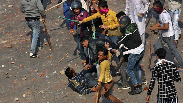Son dakika haberi: Yeni Delhideki protestolarda ölü ve yaralı sayısı artıyor