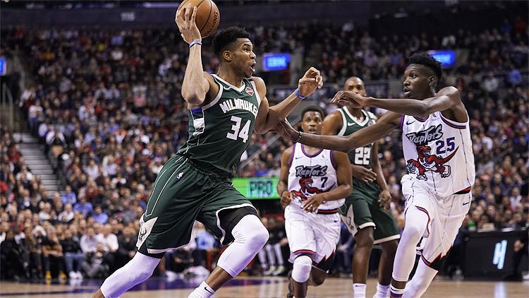 NBAde gecenin sonuçları | Milwaukee Bucks, Toronto Raptorsı ikinci yarıda avladı