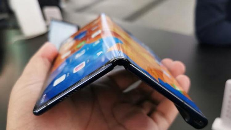 Huawei Mate Xs: İşte Çinlilerin yeni katlanabilir telefonu
