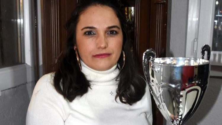 İzmir futboluna kadın başkan İki çocuk annesi Selma Kazanç kulüp başkanı oldu