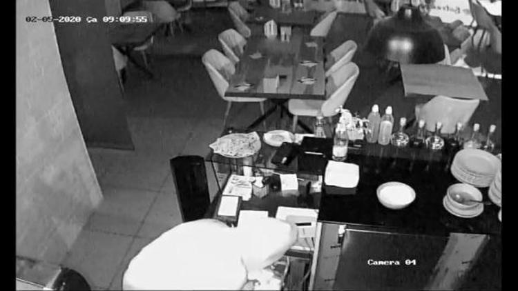 Bağcılardaki restorandan televizyon çalan hırsız kamerada