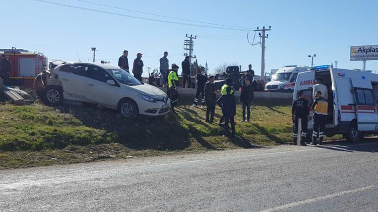 Diyarbakırda ambulans ile otomobil çarpıştı: 6 yaralı