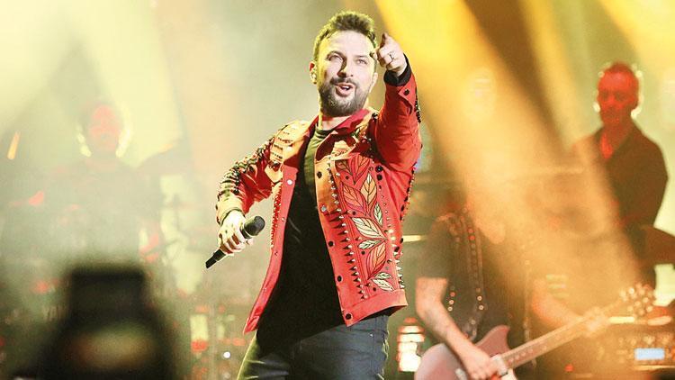 Tarkan’ın ceketi tiyatro sahnesinde