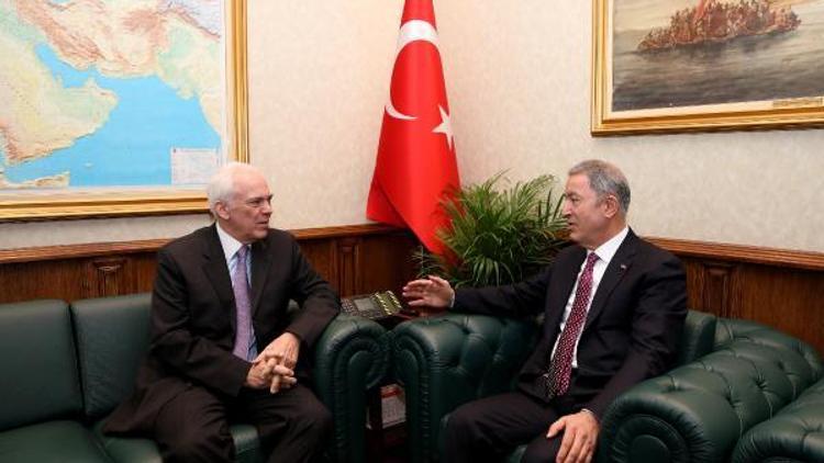 Bakan Akar, Yunanistanın Ankara Büyükelçisi Diamessisi kabul etti