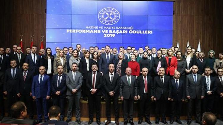 Bakan Albayrak: Bakanlığımızdaki arkadaşlarımıza “Performans ve Başarı Ödülleri” ile teşekkür ettik