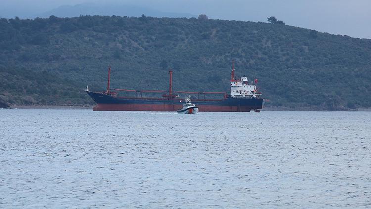 Ayvacık açıklarına demir atan gemi, Sahil Güvenliki harekete geçirdi