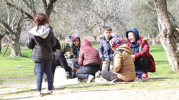 Çanakkale sahillerinde göçmenlerin bekleyişi sürüyor