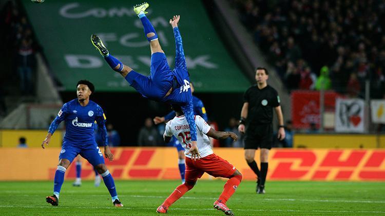 Schalkede Ozan Kabak sakatlandı, oyundan çıktı