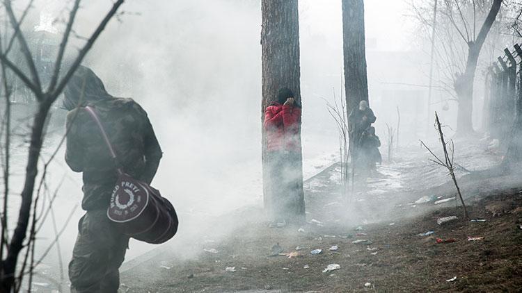 Yunanistandan göçmenlere gaz bombası ile müdahale