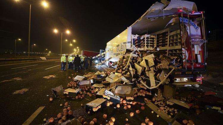 Lastik değiştirirken arkadan gelen TIR çarptı