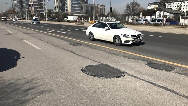 Eskişehir Yolu’nda çukurlara yama