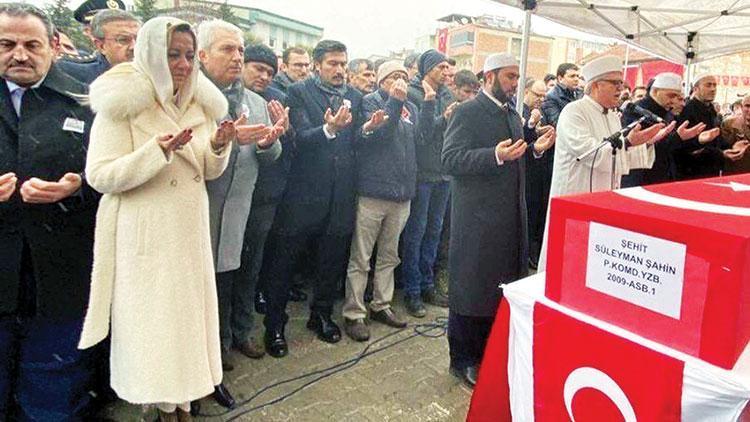 Aylin Cesur’dan geciken yanıt: Namaz bitti sandım