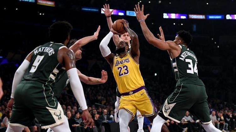 NBAde gecenin sonuçları | Mesaj maçında LA Lakers, Milwaukee Bucksı mağlup etti