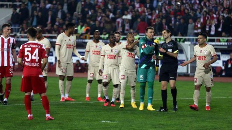 Sivasspor - Galatasaray maçında kural hatası mı var