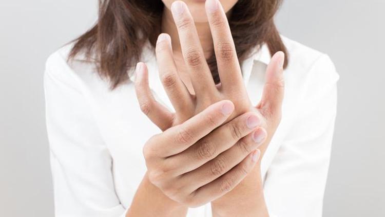 Tetik parmak hastalığı nedir, neden olur