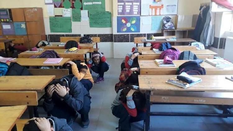 Altınözündeki okullarda deprem tatbikatı yapıldı