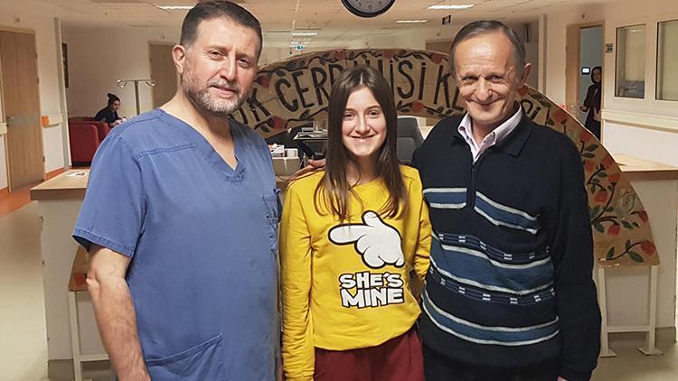 Arnavut genç kız Rudina Gioka ilk kez Türkiyede yemek yiyebildi