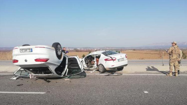 Batmanda otomobiller çarpıştı: 1 ölü, 5 yaralı