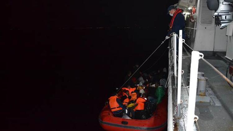 İzmirde Türk karasularına geri itilen 125 sığınmacı kurtarıldı