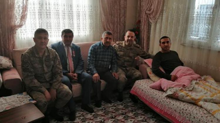 İl Jandarma Komutanı Tombul, İdlibde yaralanan askerleri ziyaret etti