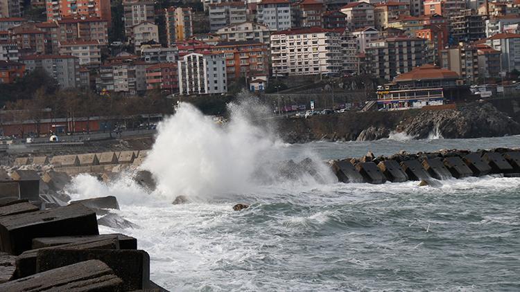 Zonguldak’ta şiddetli yağış ve rüzgar etkili oldu