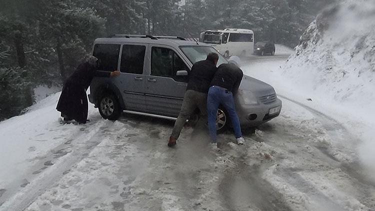 Kazdağlarında kar yağışı Mahsur kaldılar