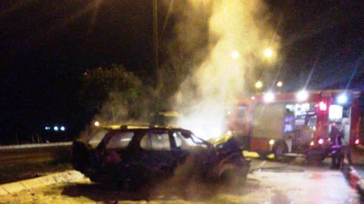 Beton mikserine çarpan otomobil yandı, sürücü hayatını kaybetti