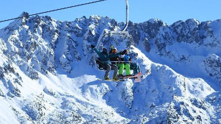 Bulgaristanda Türk turistlerin de tercih ettiği Bansko kayak merkezinde Corona Virüs alarmı