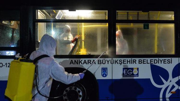 Umreden dönenlerin taşındığı otobüsler dezenfekte edildi