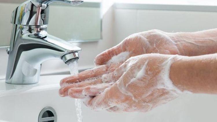 Koronavirüs: Neden sabun, el jelinden daha etkili