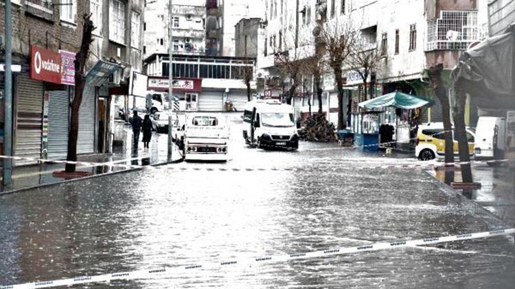 Diyarbakırda sağanak, yaşamı olumsuz etkiledi