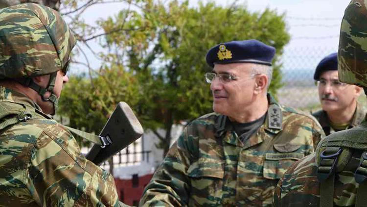 Rum ordusunda koronavirüs alarmı, Savunma Bakanına evinde karantina