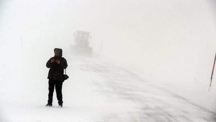 Ardahanın yükseklerinde kar ve tipi ulaşımı aksatıyor