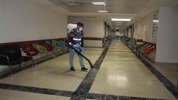 Korona virüsüne karşı Fırat Üniversitesi Hastanesi dezenfekte edildi
