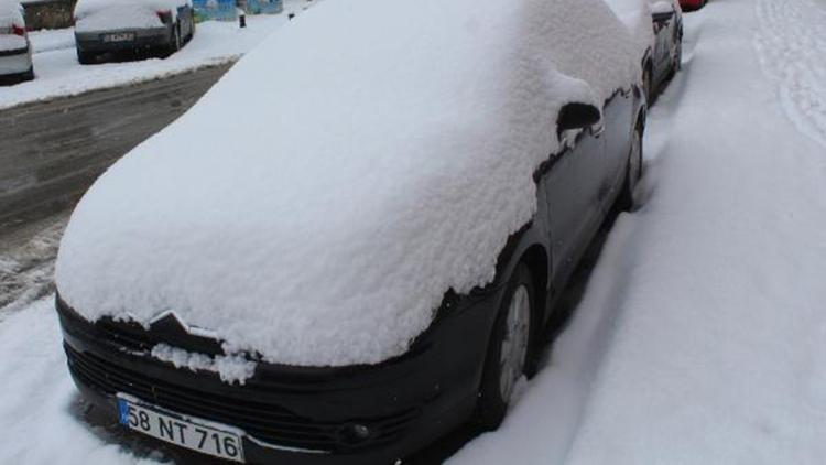 Sivasta 84 yerleşim biriminin yolu kardan kapandı