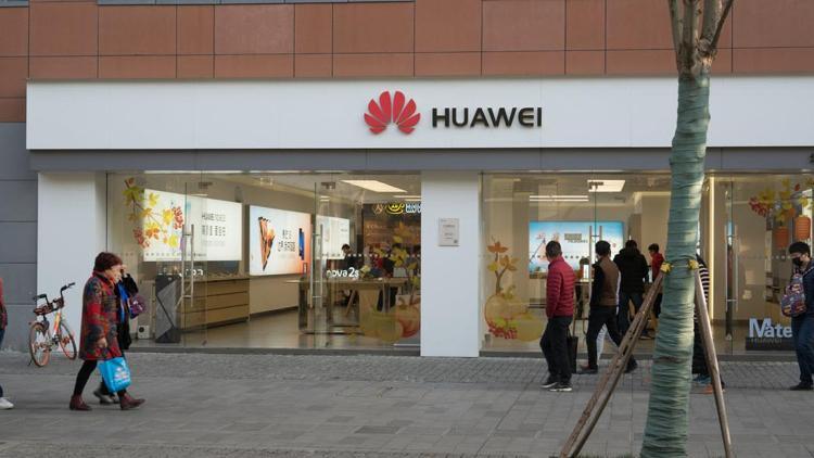Koronavirüs nedeniyle Huawei, garanti süresini 3 ay uzattı