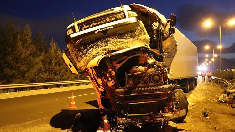 İzmirde feci kaza... 1 ölü, 1 yaralı