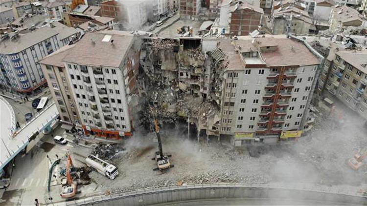 Elazığda 12 saatte 55 deprem meydana geldi