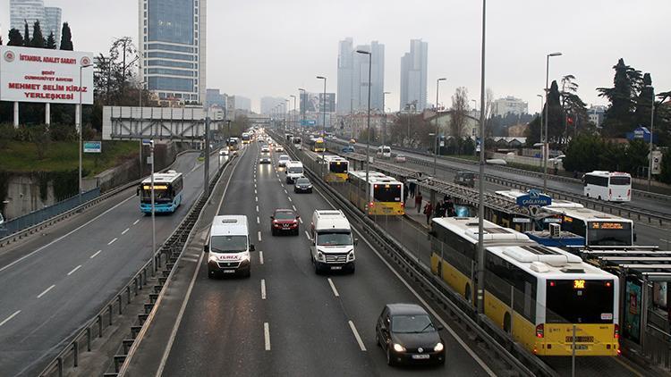 Son dakika haberler: Haftanın ilk iş gününde yollar boş; İstanbulda trafik yoğunluğu yüzde 13