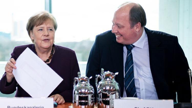 Merkel’e koronavirüs bulaştı mı