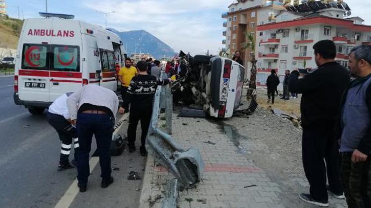 Alanyadaki kazada baba öldü, oğlu yaralandı