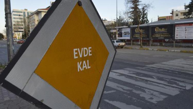 Adıyamanda polis anonslarında ve trafik ışıklarında evde kal uyarısı