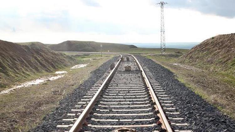 Türkiyenin dört bir yanına demiryolu ağı örülüyor