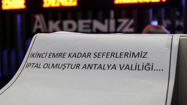 Antalya Otogarından yolcu otobüslerin çıkışına izin verilmedi